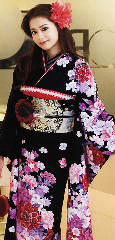 成人式の振袖 呉服は福岡県うきは市の 株 おおがみへ 黒の振袖にピンクや紫の艶やかな花模様の振袖