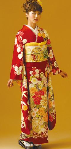 王道の赤地に牡丹×菊の模様が豪華で重厚な雰囲気の振袖