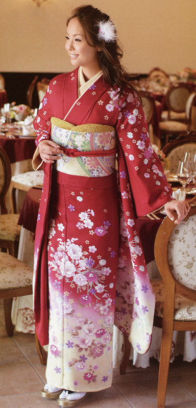 成人式の振袖・呉服は福岡県うきは市の(株)おおがみへ / 赤にピンクの小花が舞うシンプルな古典風振袖